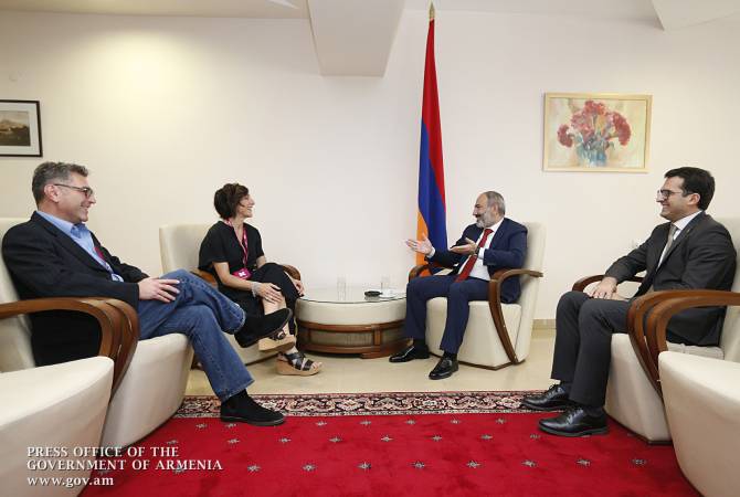 رئيس وزراء أرمينيا نيكول باشينيان يلتقي عدد من رؤساء الشركات المشاركة بالمؤتمر العالمي للتكنولوجيا
