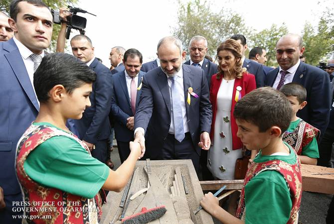 Le Premier ministre a participé aux célébrations consacrées au jour de la fondation 
d'Etchmiadzin