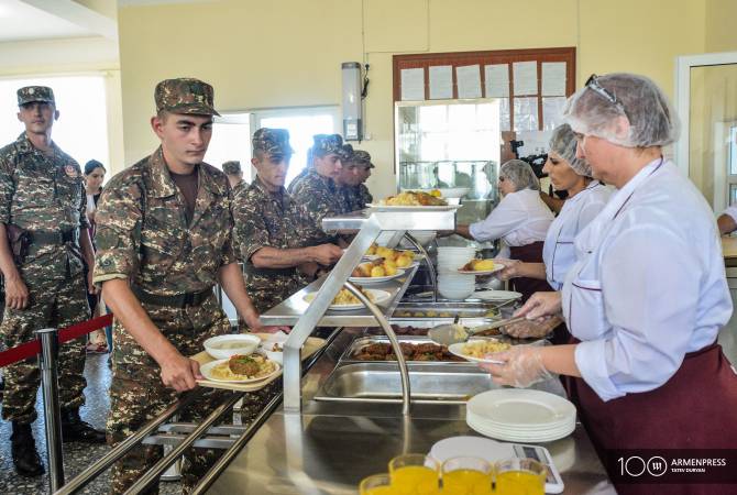 Բարելավվում են զինծառայողների սնունդն ու համազգեստը