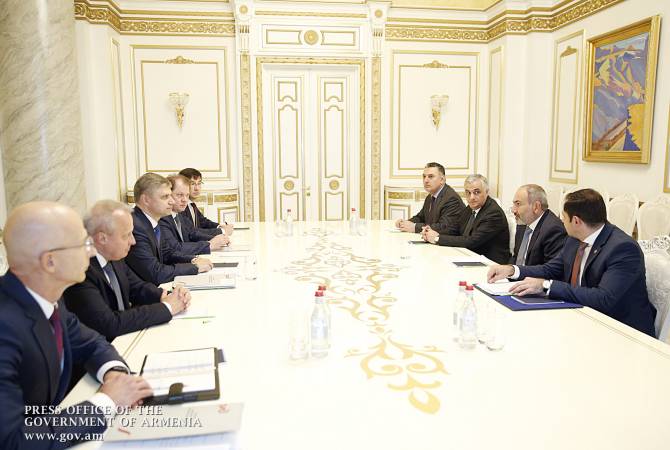 Премьер-министр Пашинян принял генерального директора – председателя правления 
ОАО “РЖД”