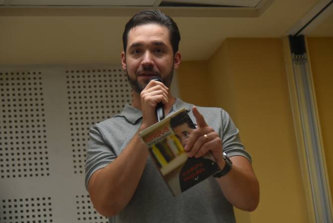 Алексис Оганян принял участие в презентации армянского перевода своей книги

