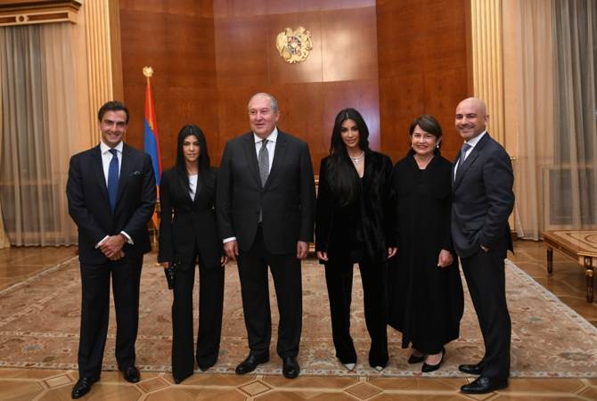 رئيس الجمهورية أرمين سركيسيان يستقبل كيم وكورنتي كارداشيان في لقاء ودي 