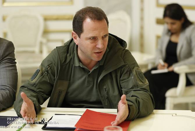 Пресс-секретарь премьер-министра опровергает информацию об отставке министра 
обороны Давида Тонояна