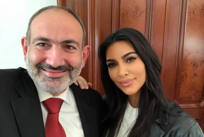 Мы договорились с Ким, что она будет чаще приезжать в Армению: Пашинян опубликовал 
совместное фото