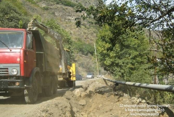 Заменяются старые канализационные линии участка дороги через административную 
территорию Алаверди

