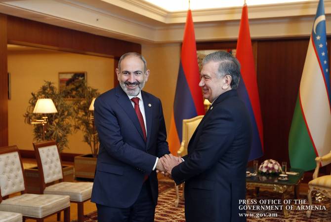 Le Premier ministre arménien a rencontré le Président de l'Ouzbékistan à Achgabat
