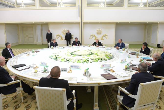Путин пригласил страны СНГ, не входящие в ЕАЭС, на саммит в Петербург