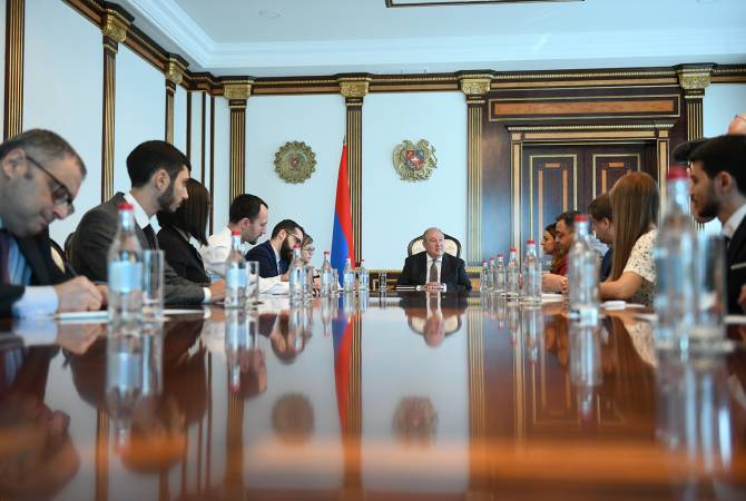 Президент Армении принял участников Международной школы молодых лидеров

