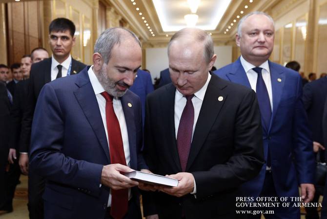 Pashinyan gifts Putin “Peace to Karabakh” book by V. Kazimirov 