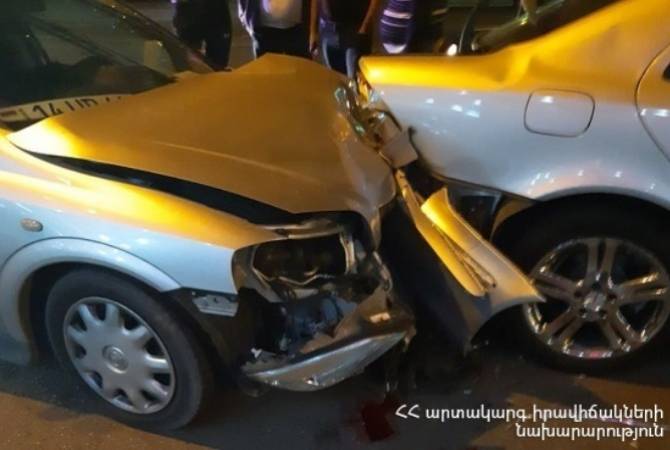 ДТП на  ул.Арцаха: водителя  одного автомобиля  доставили в  больницу