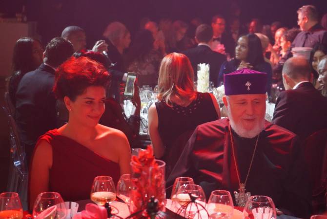 Анна Акопян присутствовала на благотворительном вечере Швейцарского Красного креста 
в честь Армении
