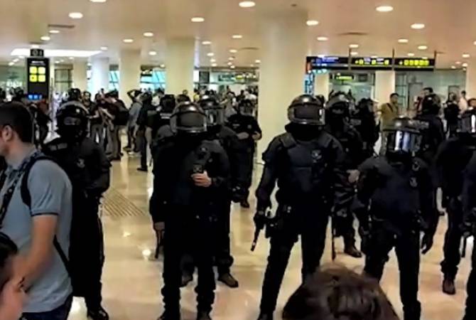 Ոստիկանությունը բողոքի մասնակիցների դեմ ուժ Է կիրառել Բարսելոնայի օդանավակայանում
