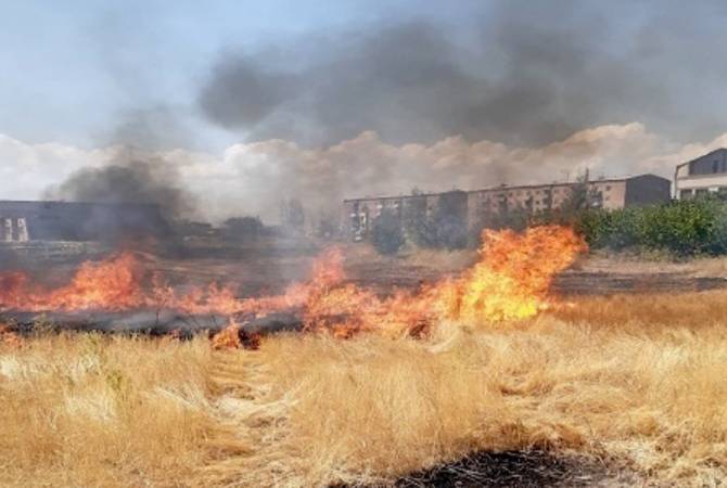  Пожарные-спасатели потушили пожары на травяных участках

 
