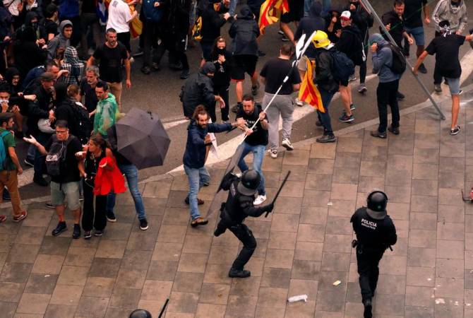  El Pais: в ходе протестов сторонников независимости Каталонии пострадали почти 80 
человек 