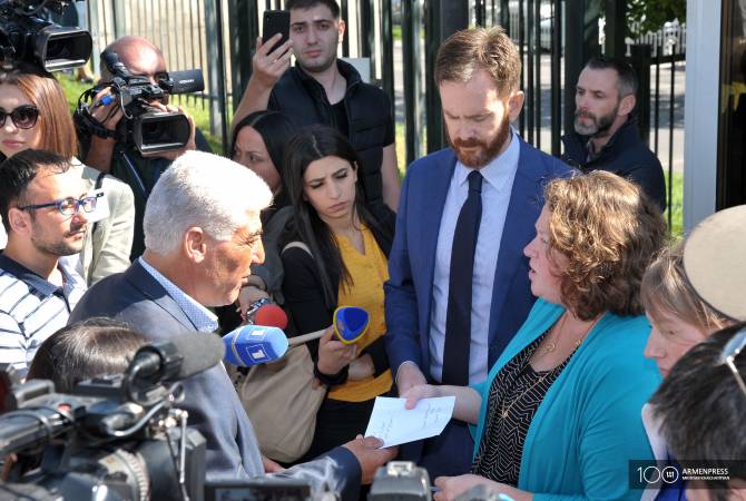 Հայաստանի քրդերը Սիրիայում գերտերությունների ուշադրության պահանջով նամակ 
փոխանցեցին ԱՄՆ դեսպանին