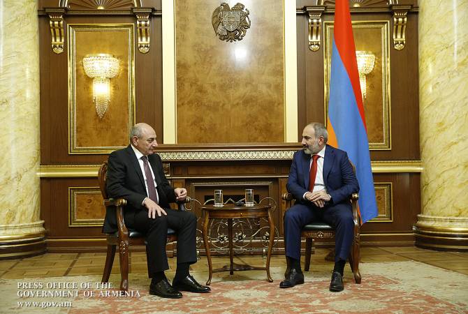  Пашинян и Саакян обсудили вопросы, связанные с развитием и укреплением отношений 
Армения-Арцах 