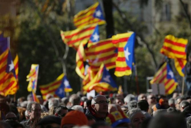 Тысячи митингующих начали марш на Барселону