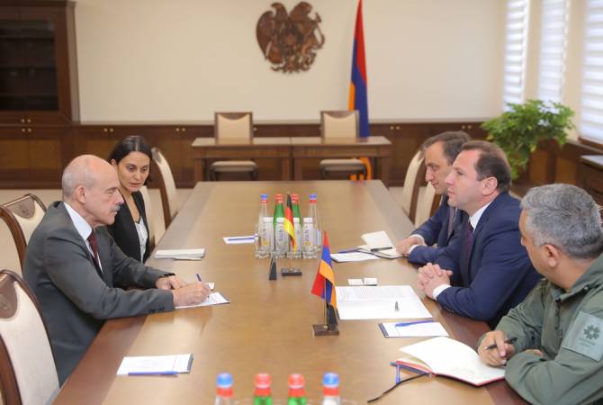 Armenian defense minister holds meeting with new German Ambassador