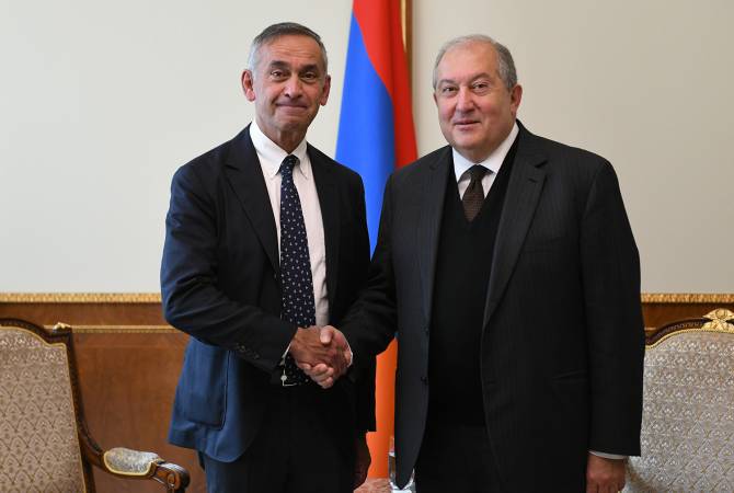 الرئيس أرمين سركيسيان يستقبل مدير معهد الابتكار العالمي للصحة بلندن البروفسور الأرمني آرا دارزي