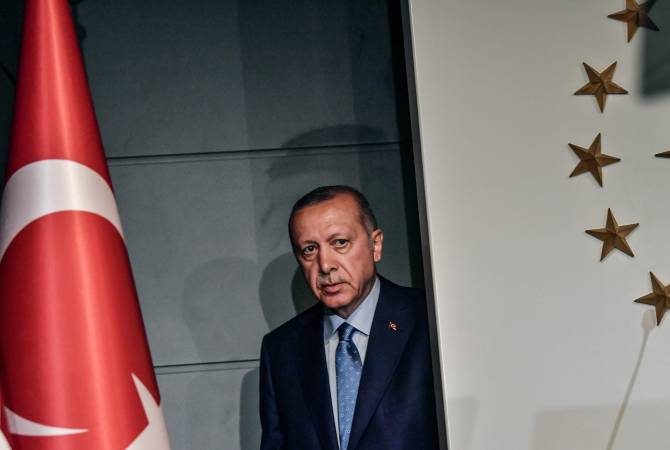 Газета “Айастани Анрапетутюн”: Президент Турции едет в Москву на торги

