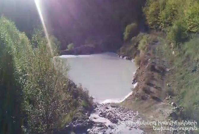 Хранилище отходов комбината повреждено: отбросы вылились в реку Вохчи

