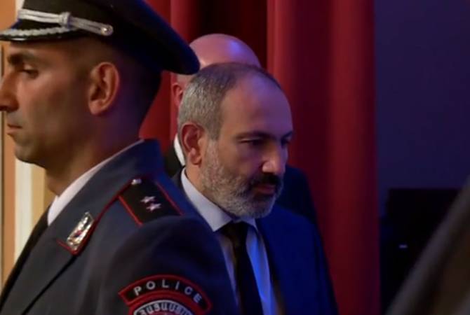 Le Premier ministre a participé aux obsèques du policier Tigran Arakelian