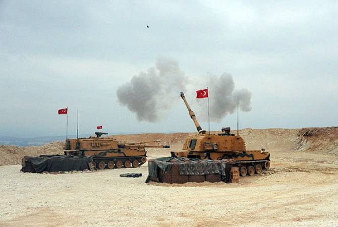 СМИ: Турция возобновила операцию на севере Сирии, несмотря на соглашение с США