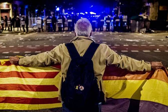 В Испании полиция применила силу против протестующих, пишут СМИ