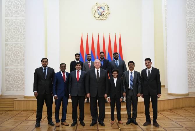 Президент Армении принял индийских бизнесменов и студентов

