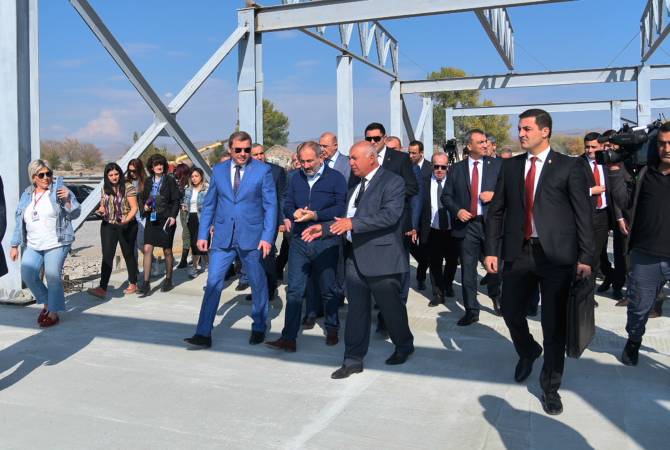 PM Pashinyan gets acquainted with construction process of car customs clearance house in 
Gyumri