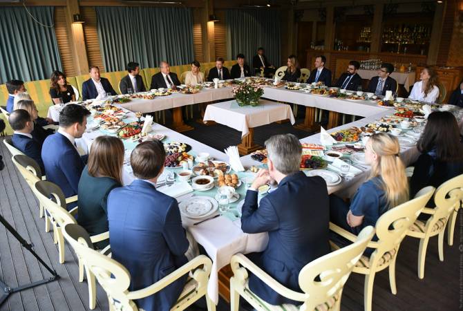 President Sarkissian meets with group of YPO member businessmen