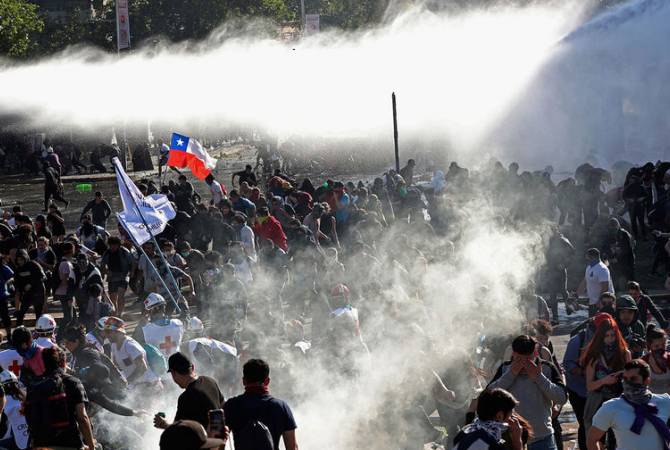  СМИ: число погибших во время беспорядков в Чили возросло до 13 