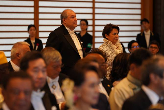 الرئيس أرمين سركيسيان وزوجته السيدة نونه سركيسيان يحضران حفل تنصيب الإمبراطور الياباني الجديد