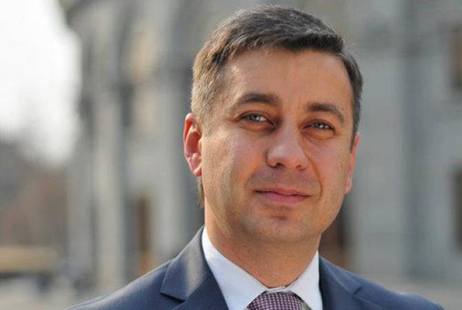  Карапетян опубликовал разъяснение по вопросу повышения зарплат высокопоставленных 
чиновникoв 