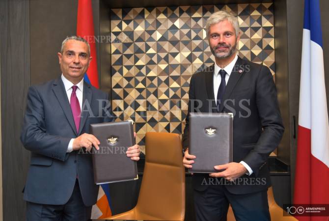 Մասիս Մայիլյանը և Ֆրանսիայի Օվերն-Ռոն-Ալպ շրջանային խորհրդի նախագահը 
հռչակագիր են ստորագրել 