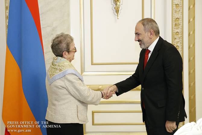 Armenian PM holds meeting with EU Ambassador