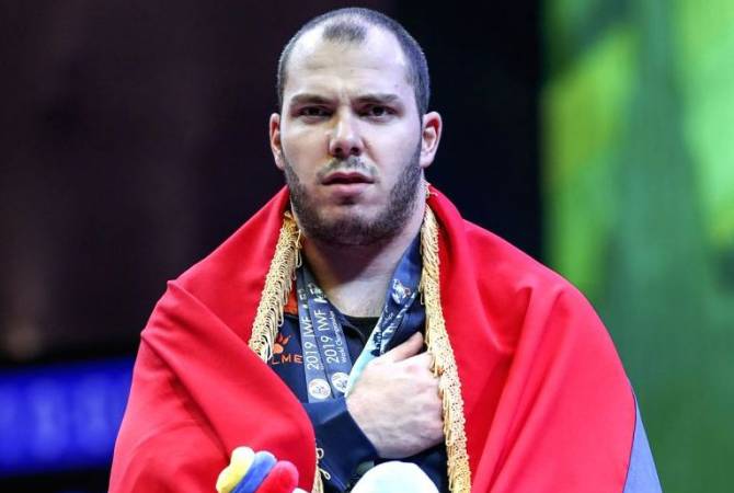 Тяжелоатлет Акоп Мкртчян - золотой призер молодежного чемпионата Европы

