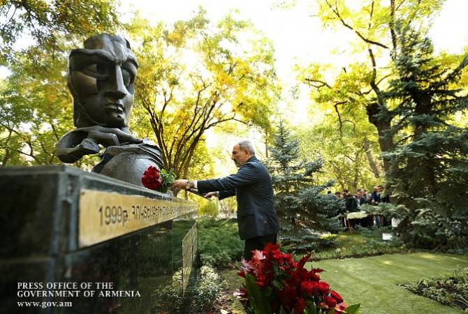 АРМЕНИЯ: Премьер-министр РА воздал дань памяти жертв преступления 27 октября