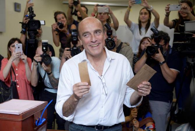  Левоцентрист Мартинес лидирует на выборах президента Уругвая после подсчета 75% 
голосов 
