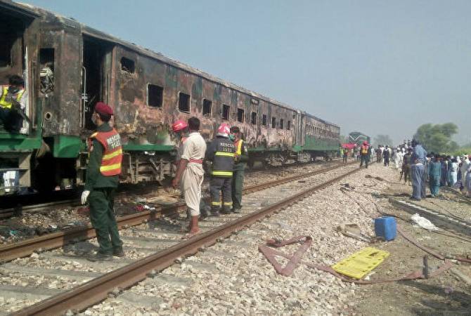  Число погибших при пожаре в поезде в Пакистане выросло до 73 
