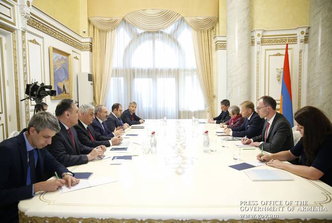 Armenian PM, EIB Vice President discuss opportunities to implement new projects