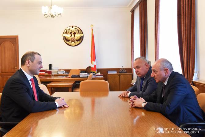 Armenia Security Council head meets with Artsakh’s President in Stepanakert 
