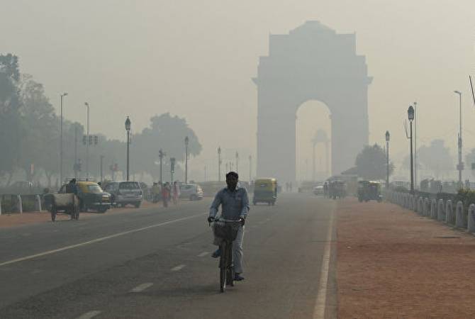  В столице Индии из-за сильного смога закрыли школы 