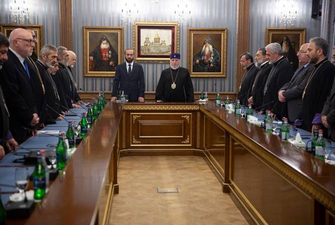 АРМЕНИЯ: Спикер НС Армении посетил Первопрестольный Святой Эчмиадзин
