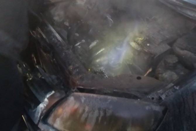АРМЕНИЯ: Спасатели потушили пожар, вспыхнувший в автомобиле на проспекте Исакова