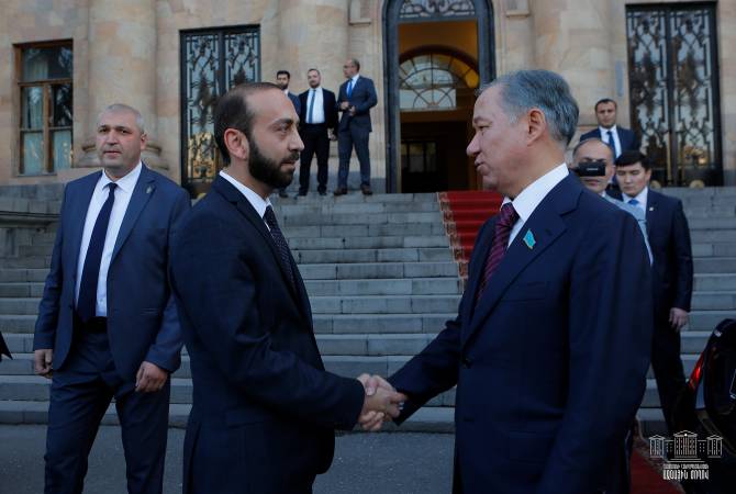 Speaker Nurlan Nigmatulin invites Armenia’s Ararat Mirzoyan to Kazakhstan on official visit 