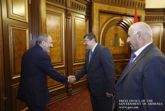 Nikol Pashinyan  a reçu  les députés du groupe parlementaire «Patrie»