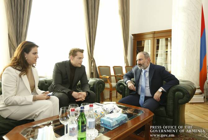 Премьер-министр обсудил с Николя Азнавуром процесс создания в Ереване центра 
“Азнавур”