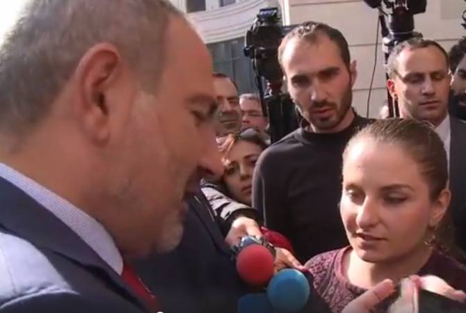 Пашинян встретился со студентами, требующими отставки Араика Арутюняна

