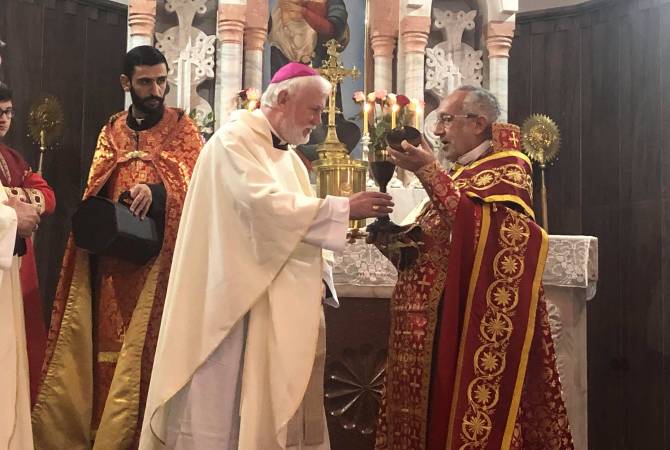 وزير علاقات الفاتيكان غالاغر يزور كيومري ويترأس قداس مع رئيس الكنيسة الكاثوليكية-الأرمنية ميناسيان